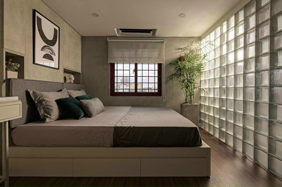 Cărămidă de sticlă, eleganță şi lumină. Iată idei de design modern pentru orice spațiu