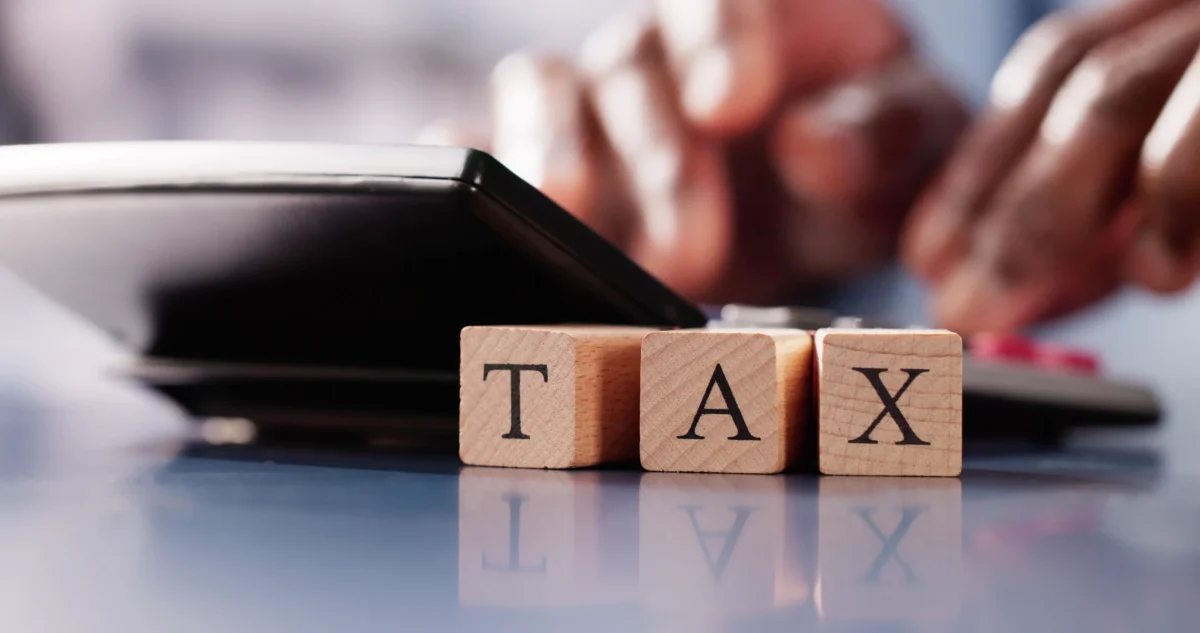 Românii, puși să scoată mai mulți bani din buzunare! Taxa se aplică într-un singur oraș din țară