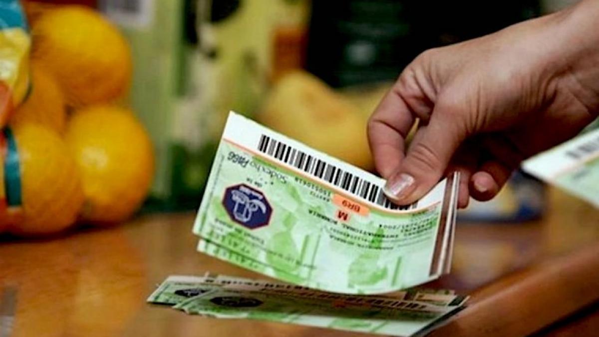 Pensionarii din aceste orașe primesc tichete pentru masa de Paște! Cum pot intra în posesia lor 