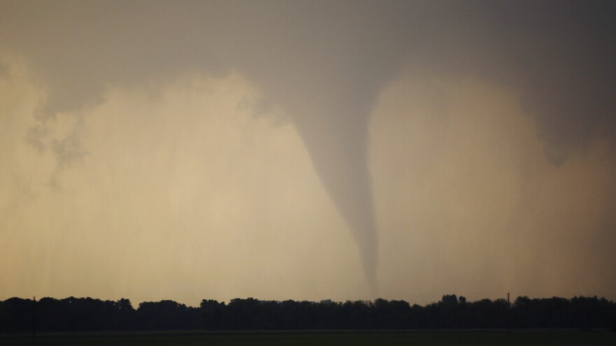 Teroare în SUA! Tornade devastatoare lasă sute de mii de oameni fără curent și provoacă pagube uriașe