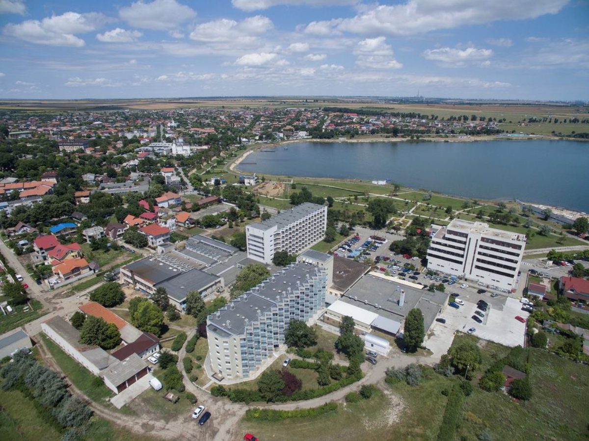 Tratament la Techirghiol. Care sunt beneficiile și activitățile de relaxare de care te poți bucura în stațiunea balneară