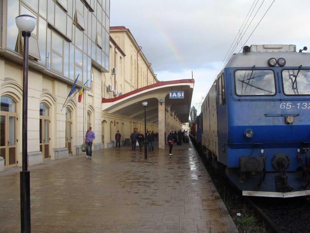 CFR Călători pune la dispoziție 3 trenuri din Iași spre litoral pentru 1 mai. Pentru 30 aprilie nu mai sunt bilete