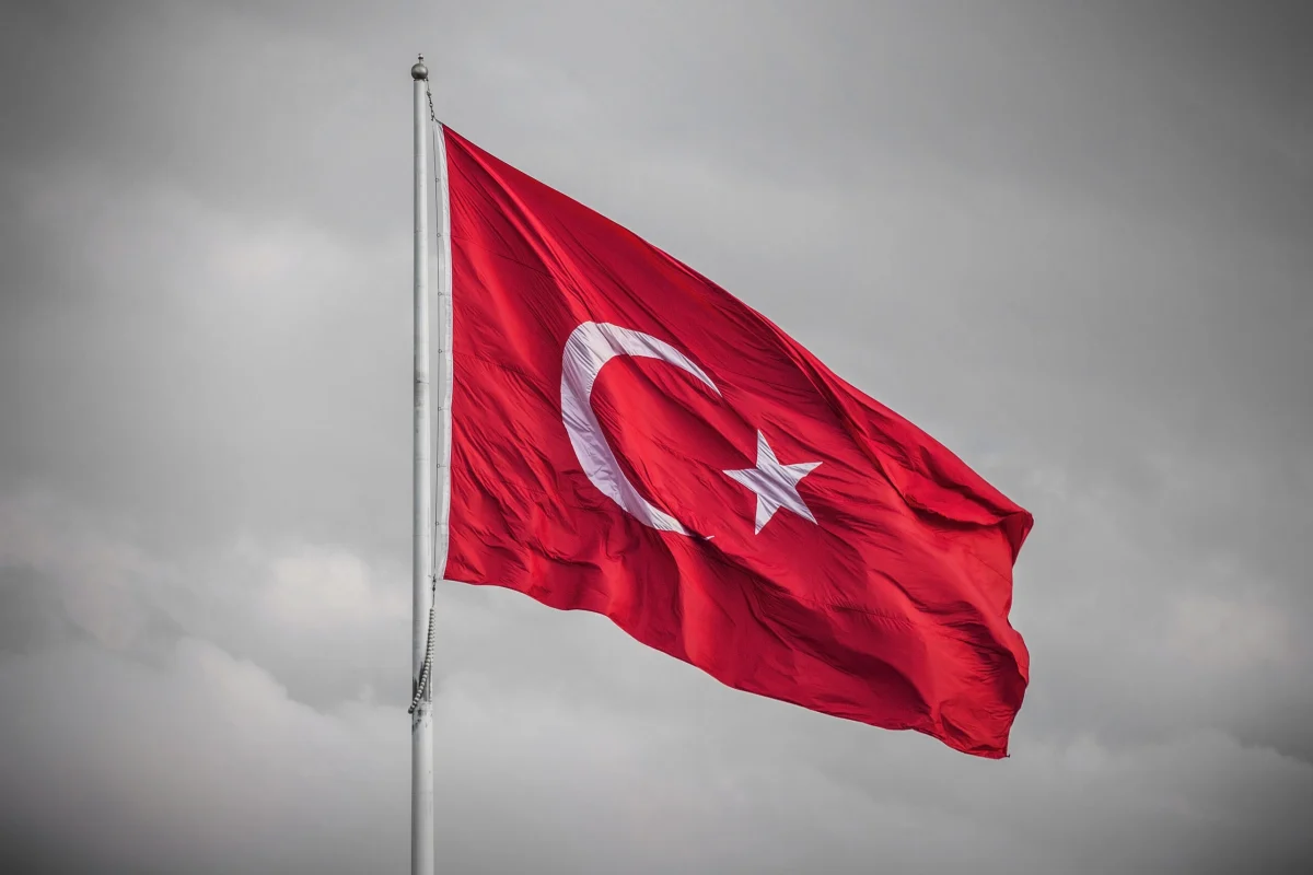 Peste 150 de persoane au fost rănite după ce au sărit de la balcoanele sau de pe ferestrele clădirilor din Istanbul, în timpul cutremurului
