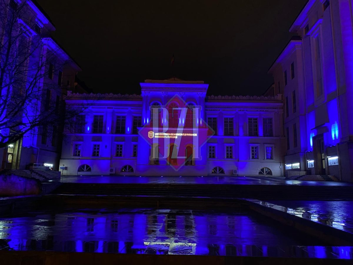 UMF Iași este iluminată în albastru cu prilejul Zilei Mondiale de Conștientizare a Autismului