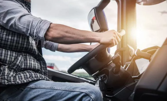 Este criză de șoferi! Transportatorii din Iași angajează personal cu experiență sau fără, cu studii medii