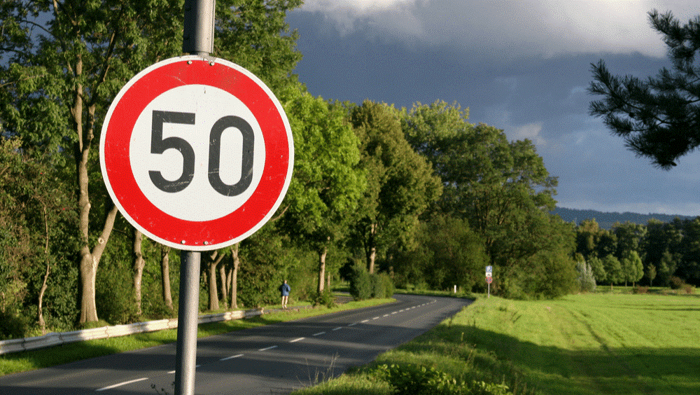Care este viteza minimă pe autostradă? Află tot ce ai nevoie să știi despre regulile pe care trebuie să le respecți