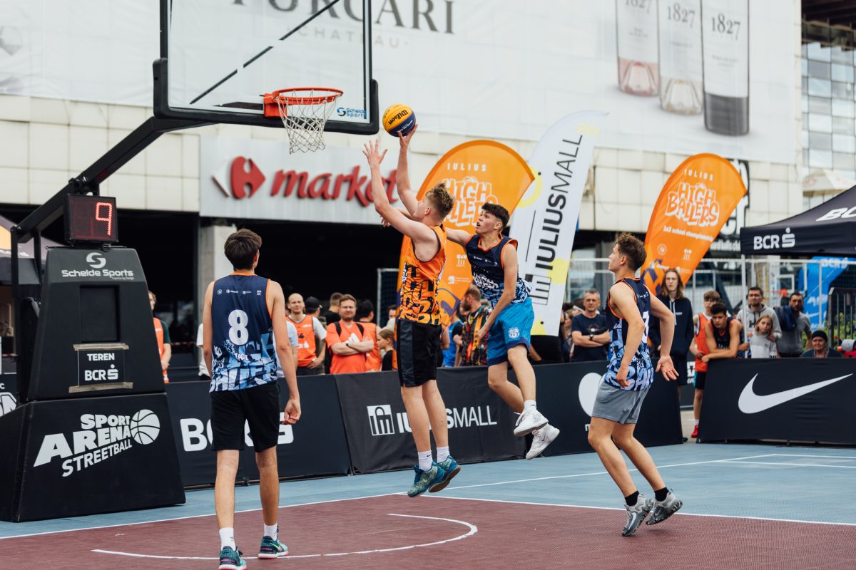 Ambele finale ale Iulius High Ballers, campionatul de baschet organizat de Iulius Mall, au fost câștigate de echipe ale Liceului de Informatică Iaşi. Află cum a fost competiția!