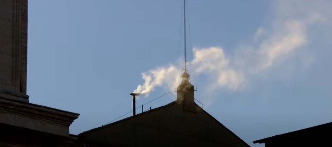 Din hornul Capelei Sixtine a ieșit fum alb! A fost ales următorul Papă