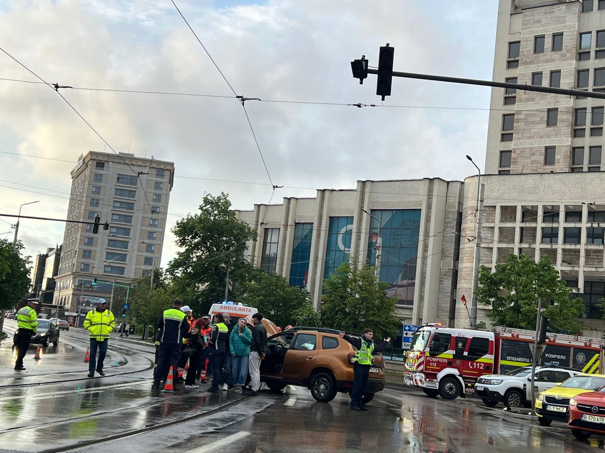 Accident rutier în Podul Roș! Traficul este îngreunat