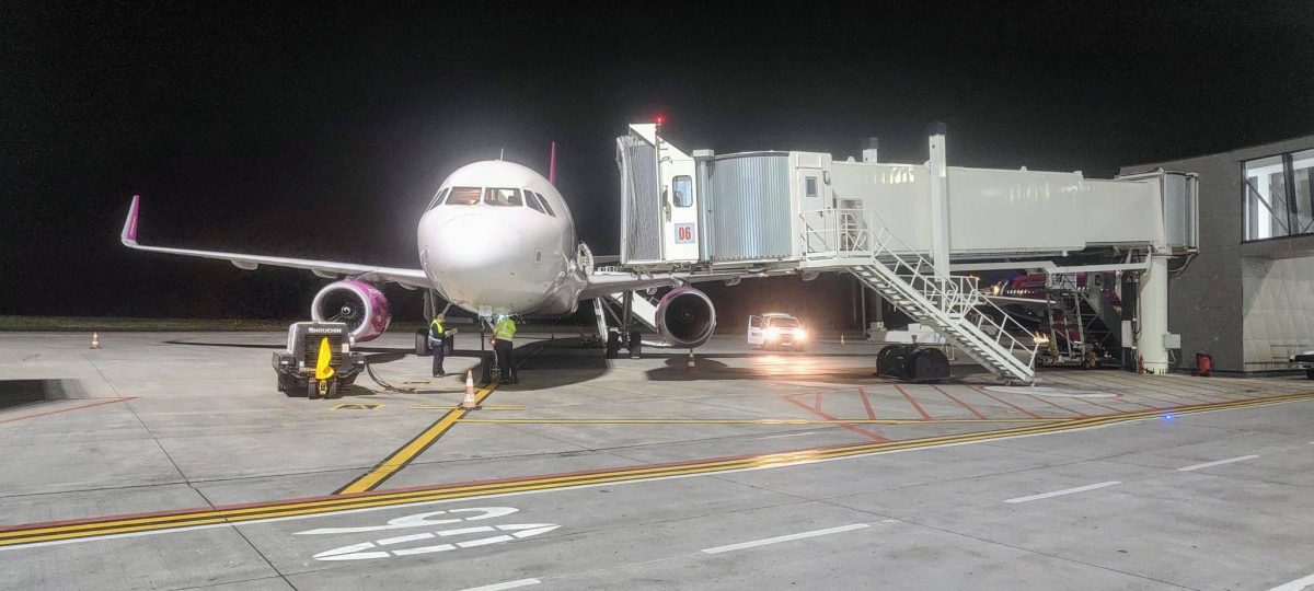 În sfârșit! Airbrigde-urile Aeroportului Internațional Iași sunt folosite pentru operațiunile de îmbarcare-debarcare