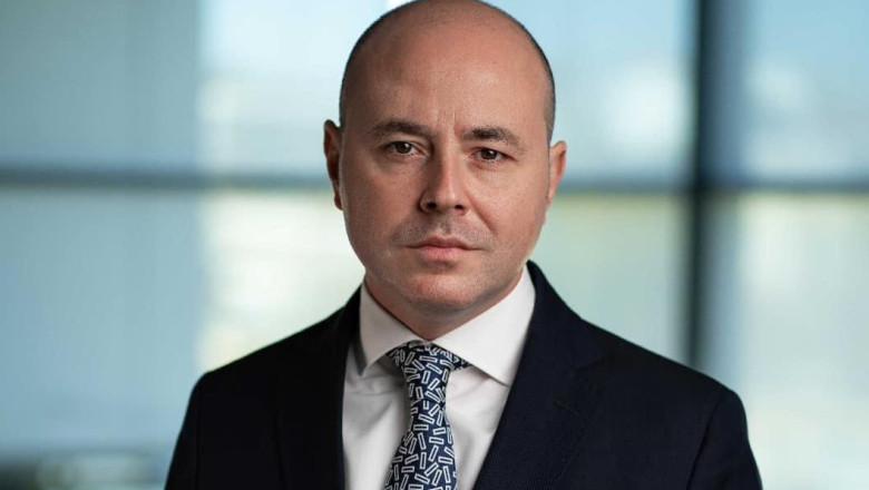 Deputatul Alexandru Muraru, cel mai mare pupincurist din Iași! Lepra parlamentară vrea să voteze cu Nicușor Dan deși îl considera o fantomă cu zero proiecte