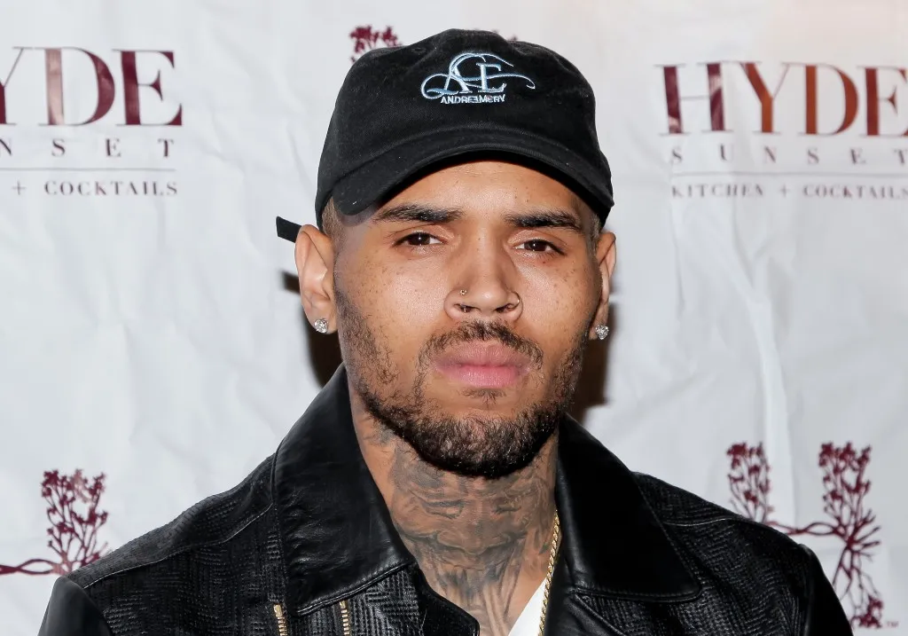 Chris Brown, din nou în fața justiției! Artistul deține un istoric alarmant de violențe și probleme cu legea