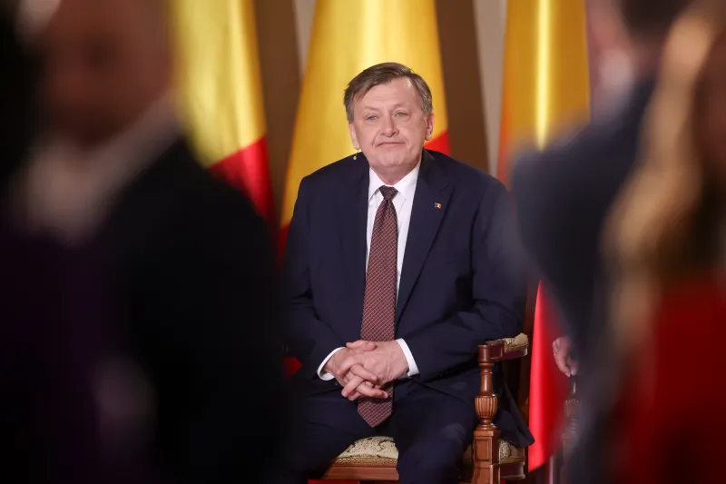 Crin Antonescu avertizează asupra unei perioade tensionate pentru democrația din România, după victoria lui Nicușor Dan