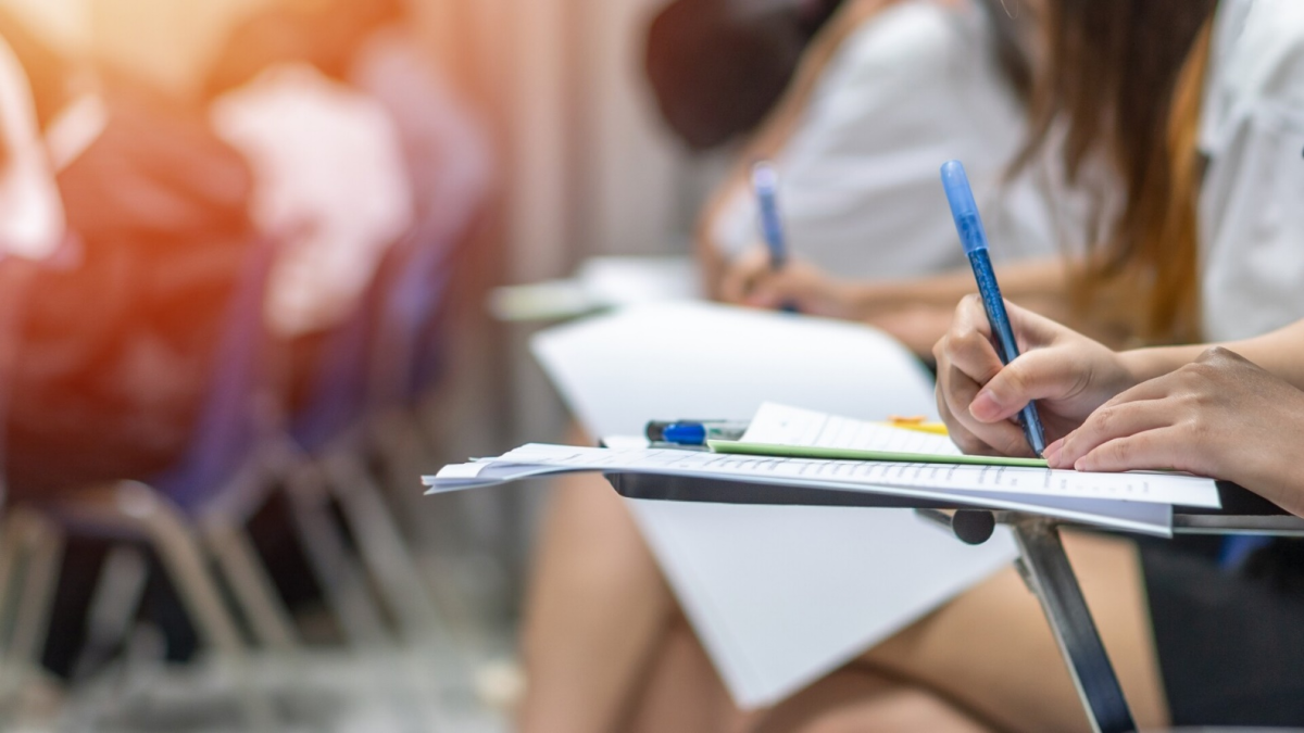 Anul școlar 2025–2026: Guvernul Bolojan propune creșterea numărului de elevi în clase