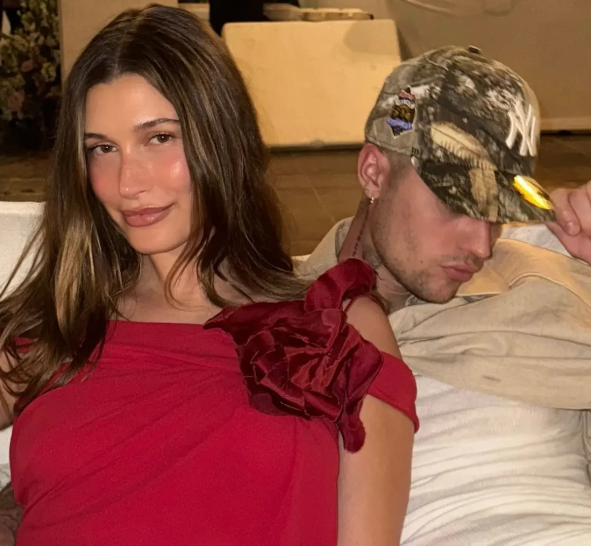Hailey Bieber, apariție incendiară la Met Gala 2025, în absența lui Justin. Problemele din cuplu ies la iveală