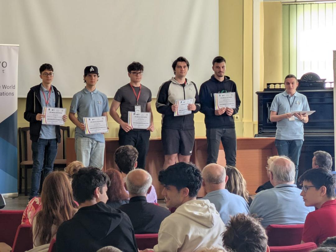 Rezultatele deosebite obținute la competițiile desfășurate în luna mai confirmă valoarea școlii ieșene de informatică