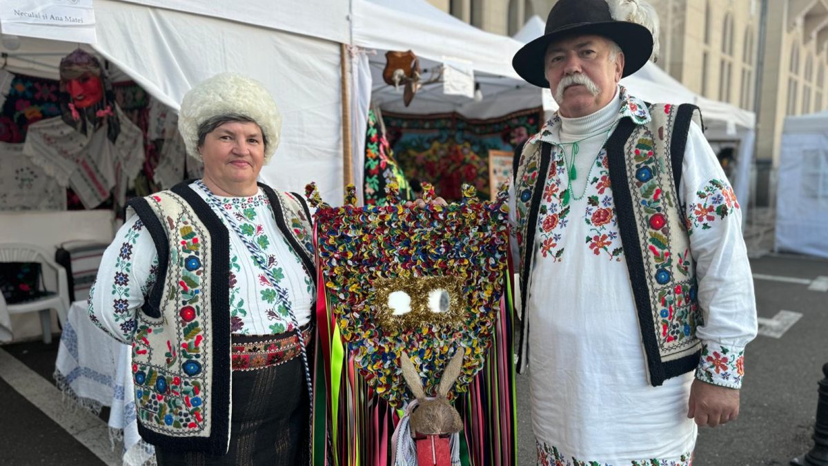 Meșterii populari au readus la viață tradițiile autentice printr-un târg desfășurat la Palatul Culturii. Au fost expuse obiecte realizate manual, dar și legendele din spatele acestora