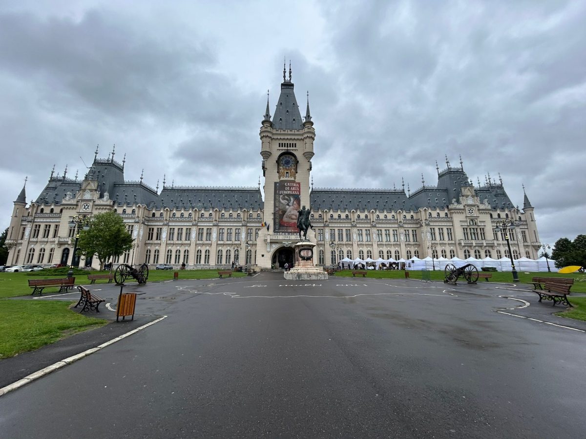 Noaptea Albă a Galeriilor, ediția a XXI-a, a început la Iași: expoziții, concerte și atmosferă culturală până târziu în noapte