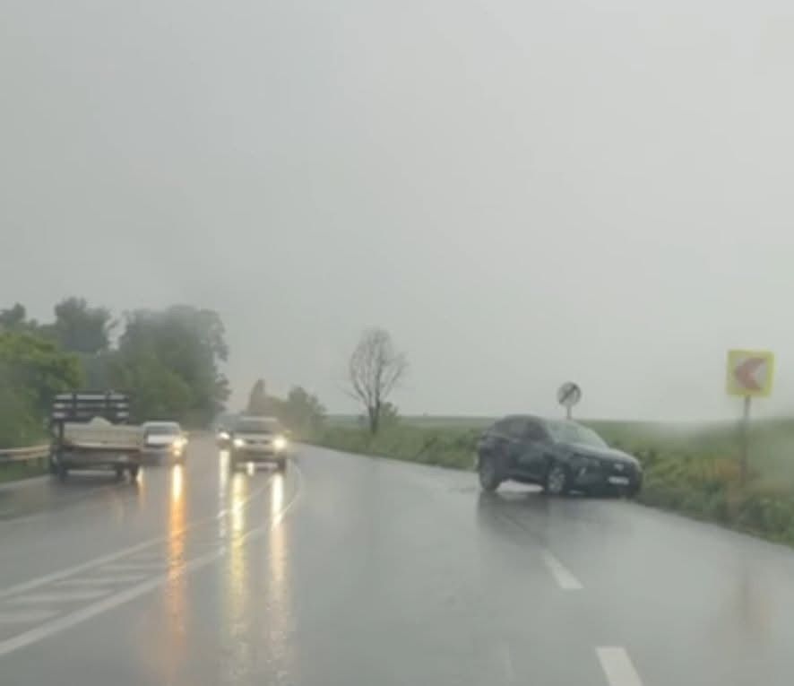 Accident rutier în zona Trei Iazuri. Două autoturisme au fost implicate