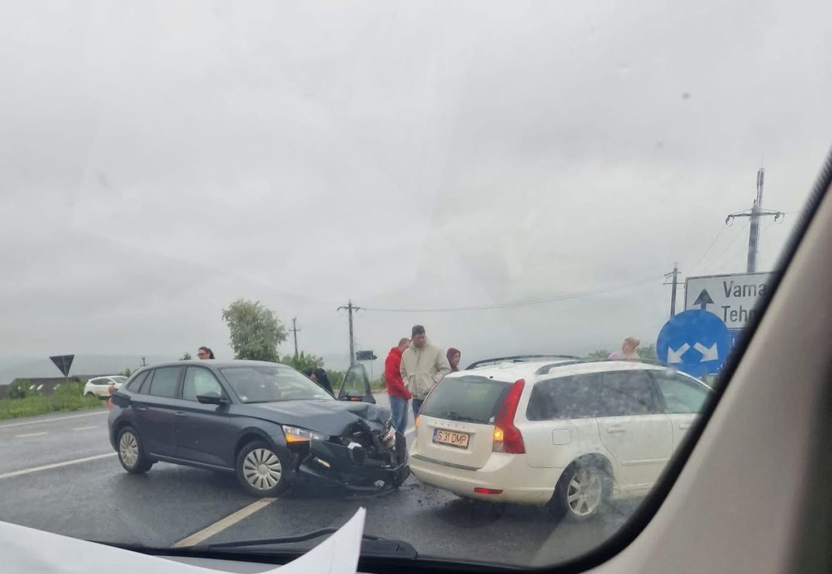 Accident rutier în satul Ciurbești! Două autoturisme au intrat în coliziune