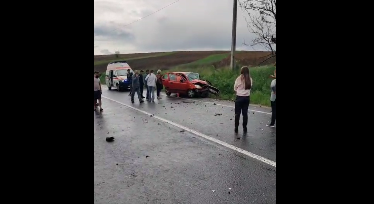 Accident rutier în județul Iași. O persoană a decedat, după ce două mașini s-au izbit puternic – UPDATE