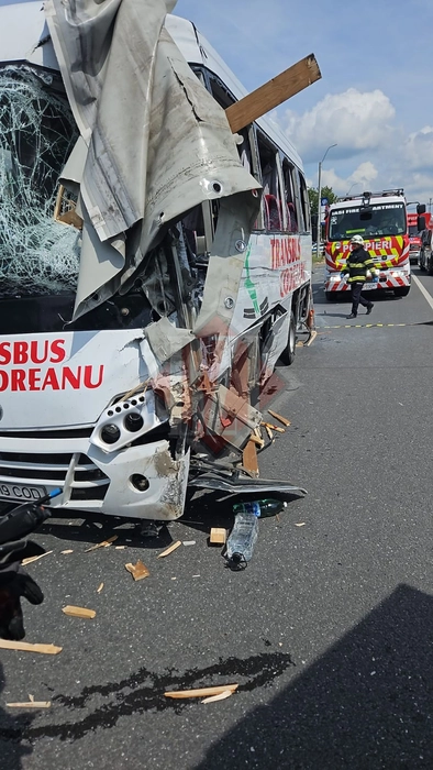 Starea victimelor accidentului de la Lețcani. Medicii nu au putut să-i replanteze mâna femeii care a suferit o amputație