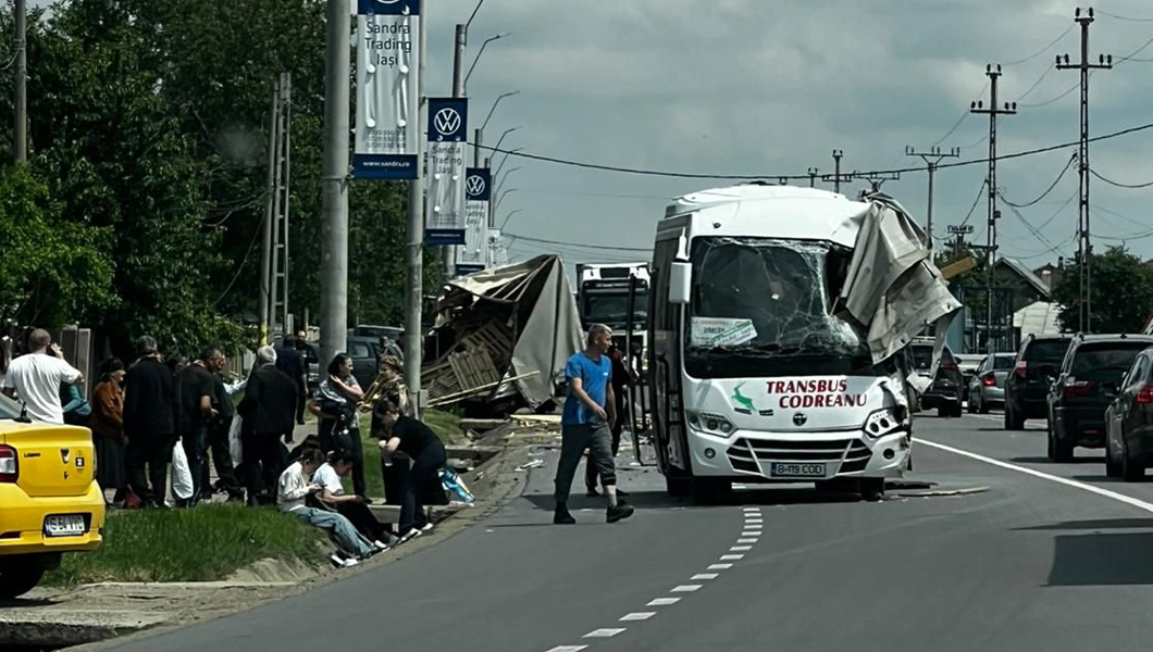 Accident rutier grav la Lețcani. Un autobuz, un TIR și o autoutilitară au fost implicate. A fost activat Planul Roșu de Intervenție – UPDATE