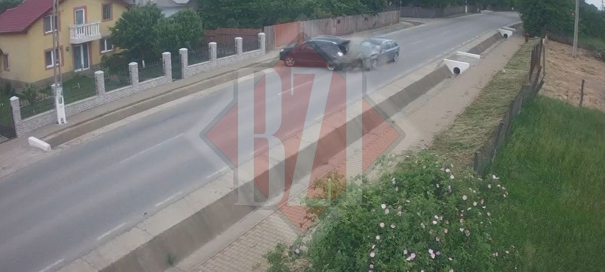 Coliziune puternică în localitatea Țigănași! Momentul impactului violent, surprins de camerele de supraveghere din zonă