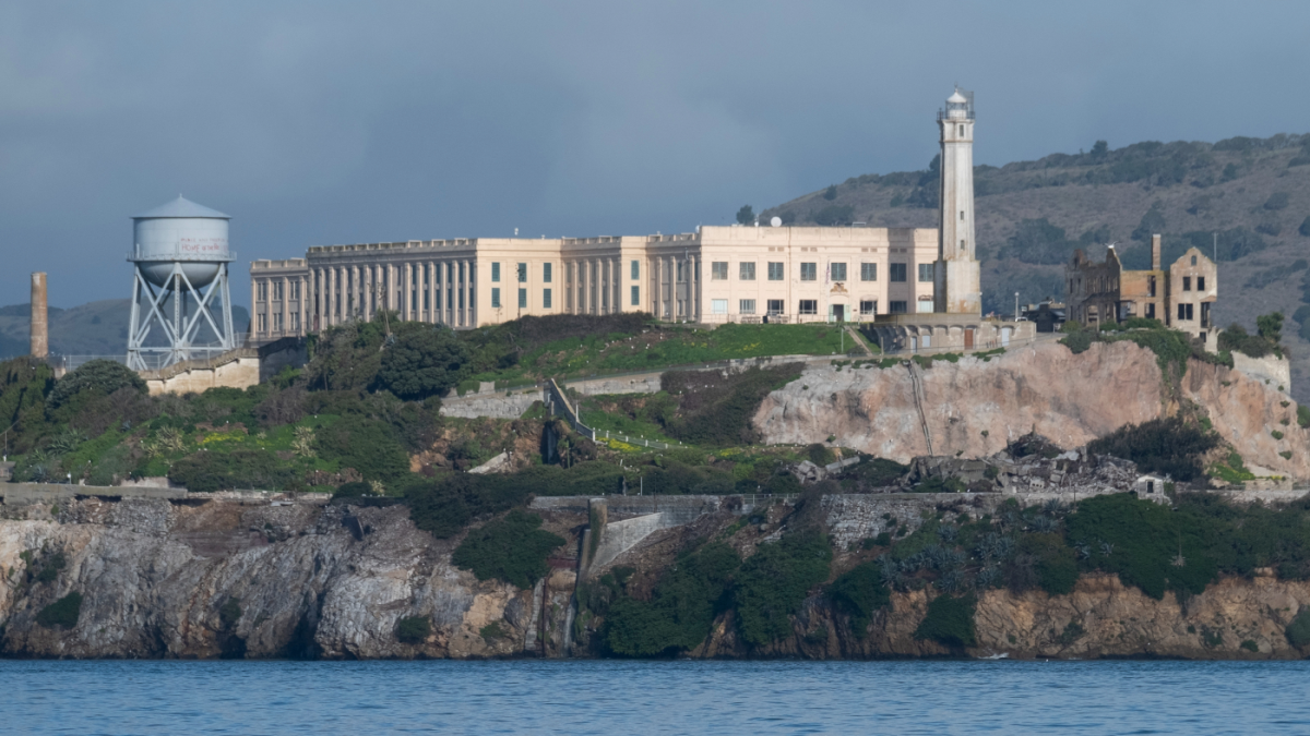 Trump vrea să redeschidă Alcatraz. „Simbolul legii și ordinii” revine pentru cei mai periculoși criminali din America