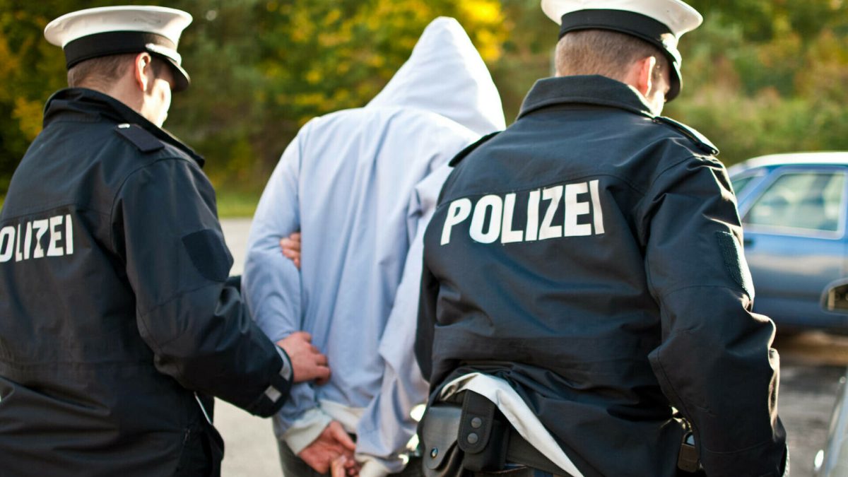 Confuzie penală în Germania! Un român a fost reținut după ce și-a furat propria mașină