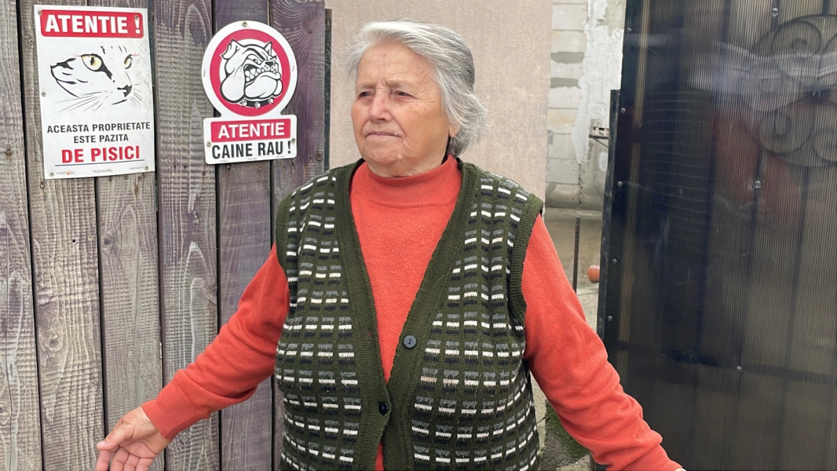 O bătrână din Iași îi aduce acuzații grave unui medic de la IML! Femeia susține că doctorița tergiversează cazul său și că a luat-o în râs: „Îmi spunea să dansez, că ea dansează și nu are nicio problemă”