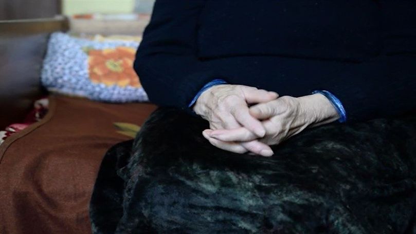 Bunica de 82 de ani din Harghita traficantă de cocaină! Mascații au intrat peste ea
