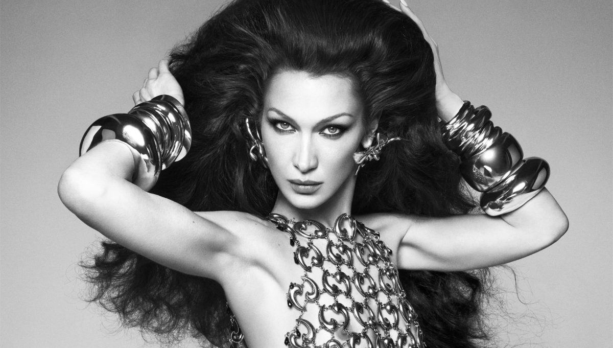 Bella Hadid aproape dezbrăcată pentru British Vogue. Imagini care au devenit foarte repede virale