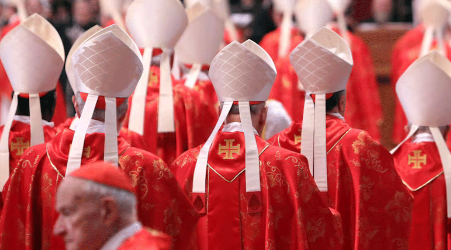 Caz uluitor la Vatican: un cardinal a ”întinerit” peste noapte și a intrat în cursa pentru Papă. Care este explicația