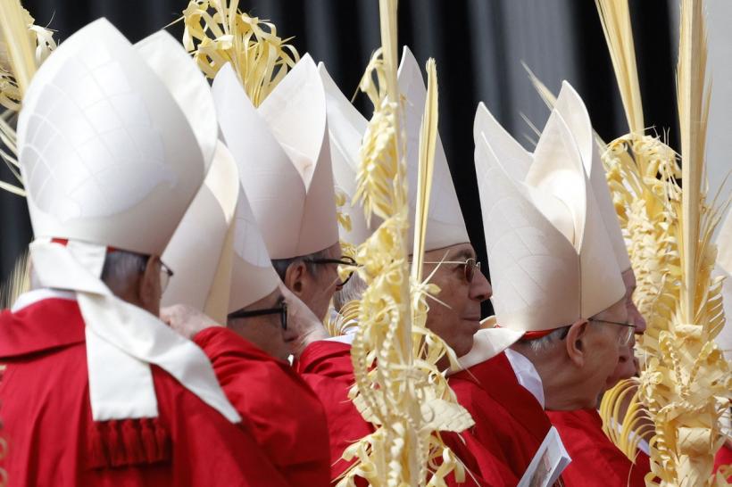 Ușile Capelei Sixtine de la Vatican au fost închise, marcând astfel începerea conclavului care îl va alege pe viitorul Suveran Pontif