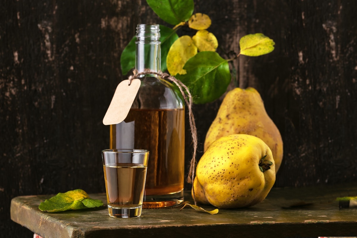 Cât zahăr se pune la țuica de gutui? Iată secretele pentru o băutură deosebită, foarte aromată