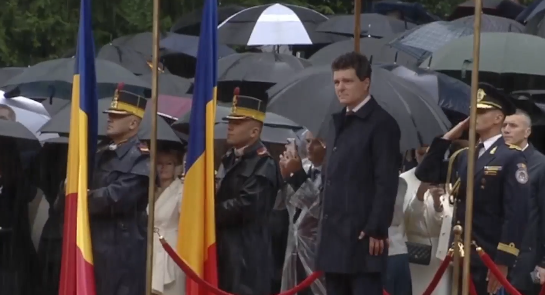 Ilie Bolojan nu a avut voie să salute Garda de Onoare de la Cotroceni! Are interzis la acest gest