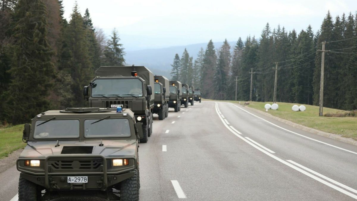 Blindatele se pun în mișcare! Cel mai mare exercițiu NATO din 2025 blochează drumurile și agită harta României