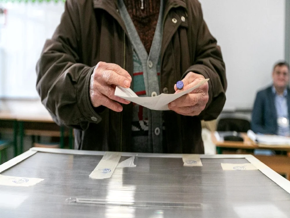 Sute de mii de morți aflați încă pe listele electorale. Vor vota la alegerile prezidențiale?