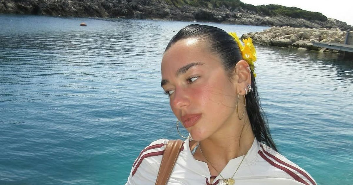 Dua Lipa, apariție în bikini în vacanța din Albania. Imagini incendiare postate de artistă