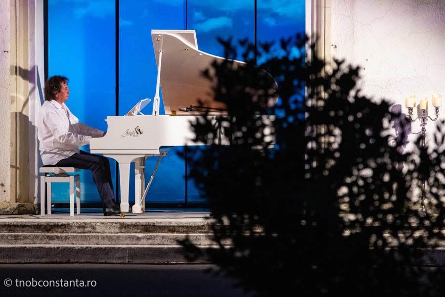„Pianul călător” ajunge la Iași! Horia Mihail celebrează 15 ani de turneu solo prin România