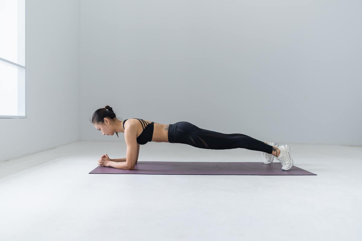 Exercițiile pentru burtă și talie – Pași simpli pentru un abdomen tonifiat