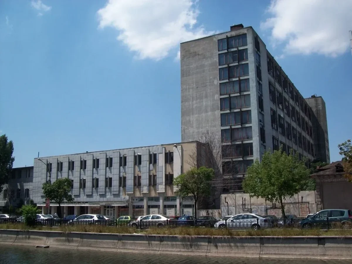 Se demolează o celebră fabrică de încălțăminte din România! Ce se va construi în locul ei