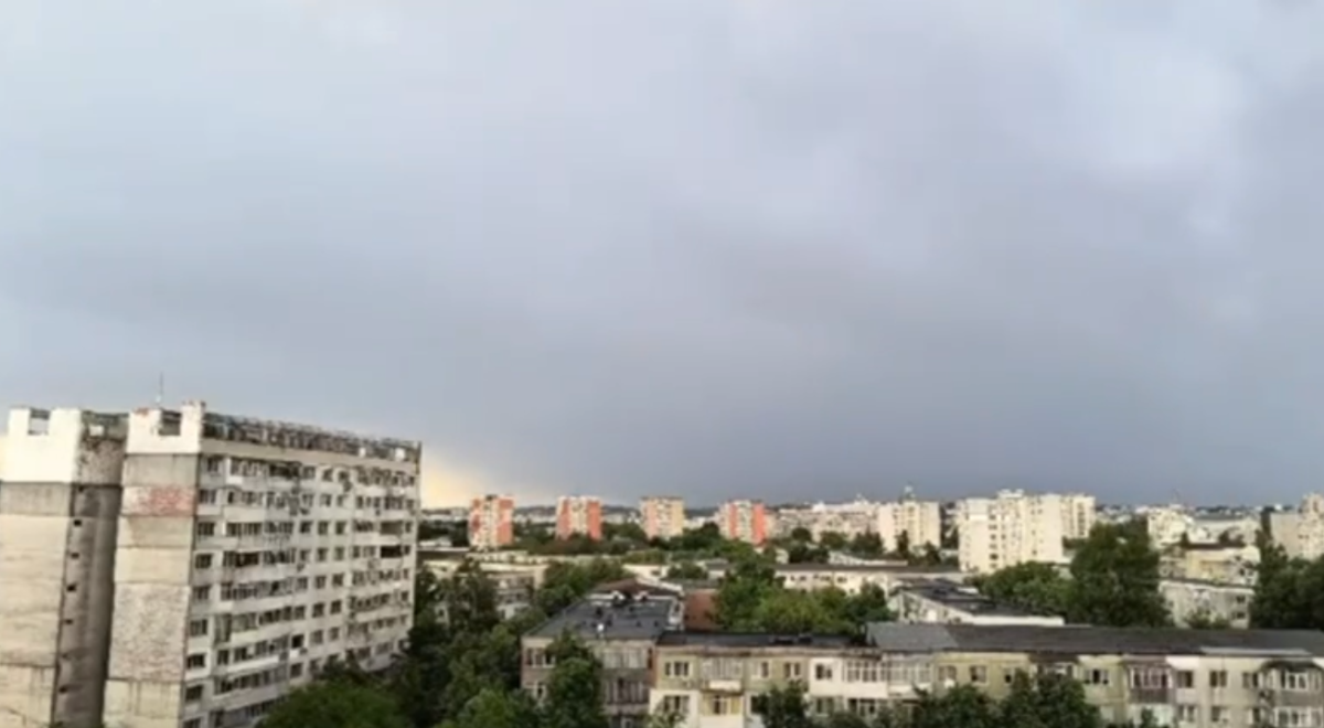 Imagini spectaculoase surprinse la Iași. Iată cum a venit furtuna peste oraș