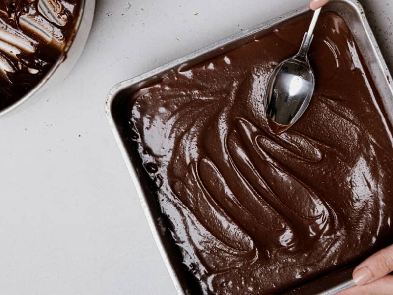 Iată cum poți face o glazură de cacao cu unt delicioasă – Este foarte simplu de preparat și se poate pune peste orice desert