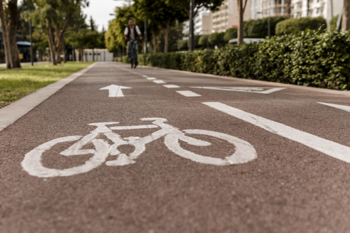 Primarul PNL Ioan Alexa cheltuie 2,5 milioane de lei pentru construirea pistelor pentru biciclete în Podu Iloaiei