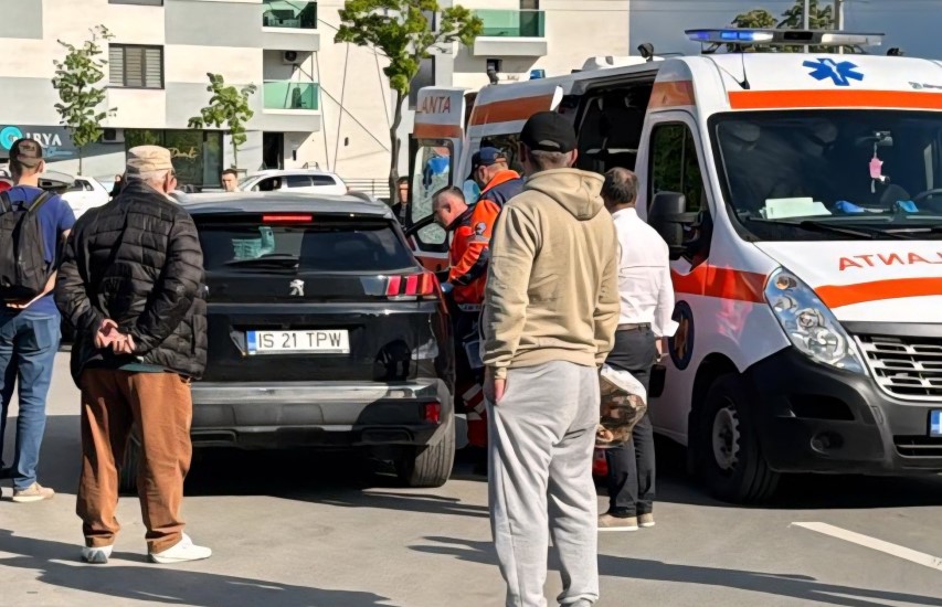 Incident în municipiul Iași! Polițiștii au crezut că îi este rău, însă șoferul unui autoturism era în stare avansată de ebrietate și nu dorea să coboare din autoturism