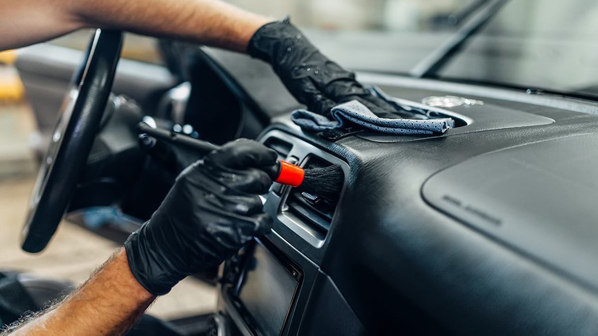 Obligatoriu pentru toți proprietarii de mașini! Strict interzis în interiorul autovehiculului! 