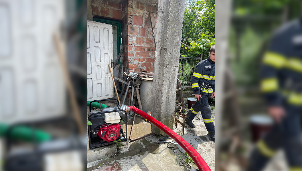 Intervenție a pompierilor ieșeni pentru evacuarea apei dintr-un beci inundat în zona Cicoarei – UPDATE