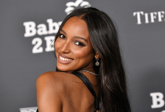 Jasmine Tookens lansează o colecție nouă de bikini. Imagini cu ținutele inspirate din cultura italiană